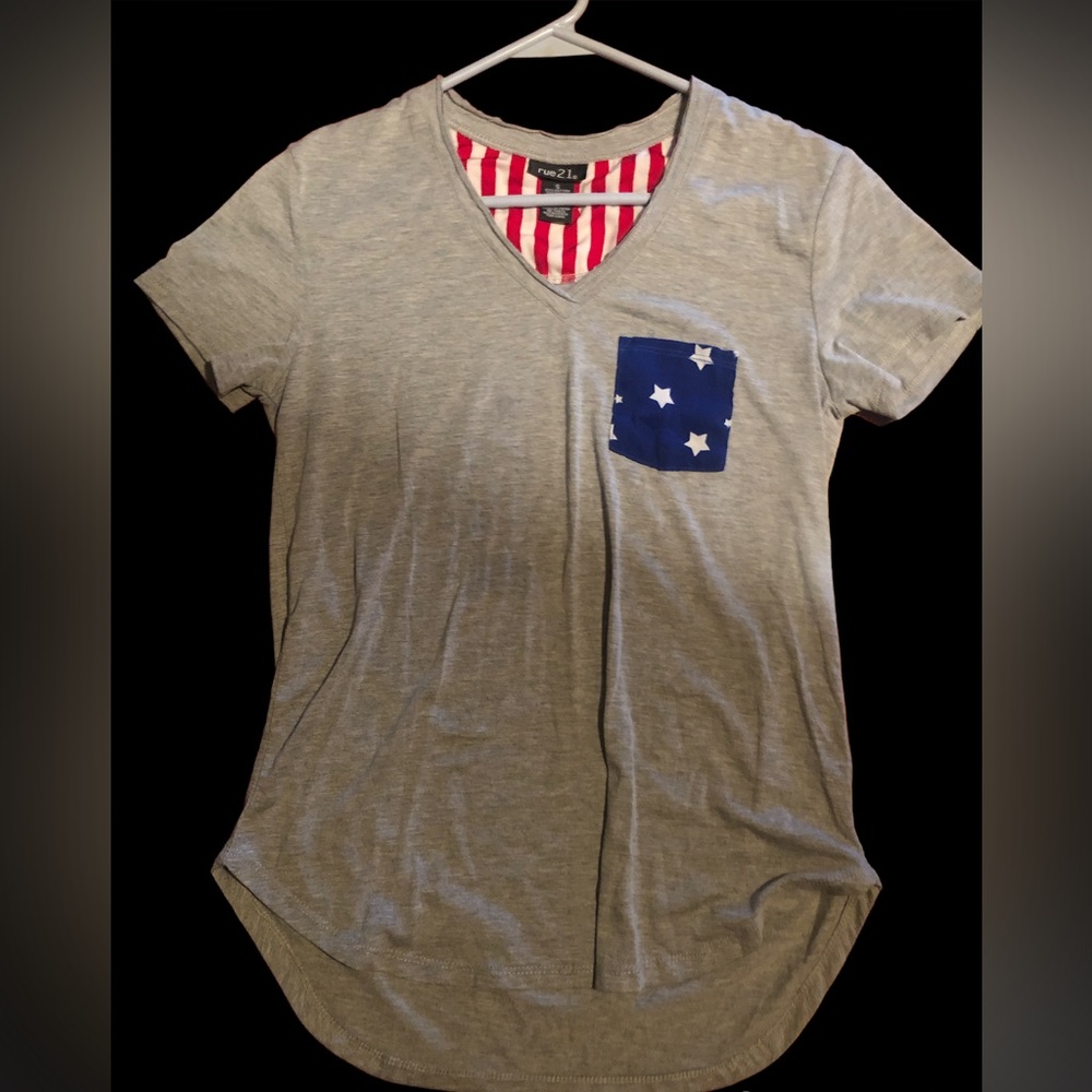 Rue21 V-Neck Top/T-shirt